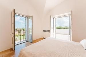 HelloAPULIA Masseria Carretta - Infinity Pool & Sea View Escape, 2 min from Savelletri and the coastline