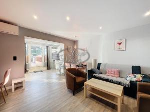 Appartement T2 pour 4 personnes avec grande terrasse et pergola à 300m plage de Pramousquier - Le Lavandou