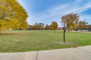 2 Mi to DMC and Childrens Hospital Modern Studio