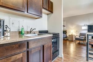 2 Mi to DMC and Childrens Hospital Modern Studio