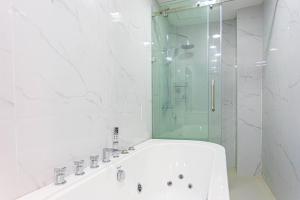 Chalong V pool villa