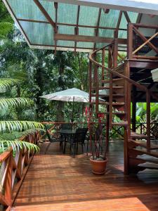 Villa Colibri - Secluded Villa - Short Stroll to Beach, Shops & Restaurants