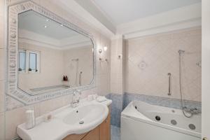 Marine Luxury Apartment Kalamata