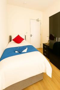 Tuebrook House 7 Bed with En-suite Sleeps 13