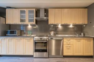 Katowice Central Apartment by BookingHost