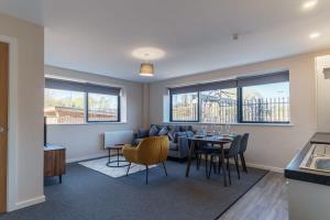 Spacious Salford Quays Apartment, Prime Location