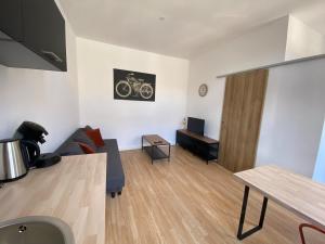 V2 Studio avec balcon, plein centre - 5 min Golfech