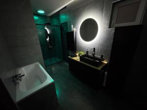 NewPlace Luxury Apartment