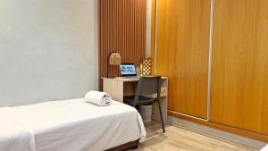 Classic & Comfy Apartment, Steps to Sea & Tarmway