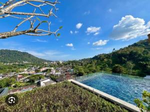 Elegant Stay with 360 degree Panoramic Rooftop Pool