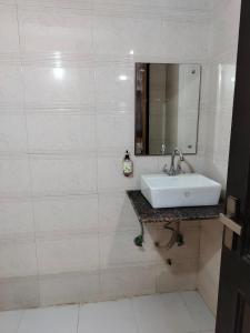 Hotel The Indian Caste Near IGI Delhi