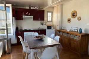 Apartment with sea view parking garden and beach access