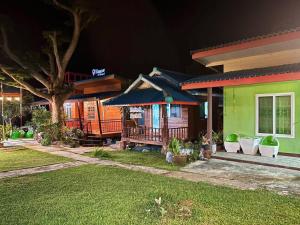 PhaluaiHomestay พะลวยโฮมสเตย์ บ้านไม้