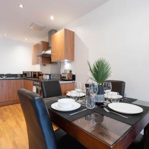 Chinatown Apartment - Single Beds - Balcony - Secure Parking 37A