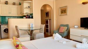 ApartHotel Riviera - Hyper Centre Ville - Studio Supérieur AC avec balcon et aperçu mer - BALCON MASSENET 1