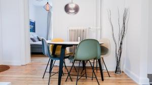 Cozy 2-bedroom apartment - 54