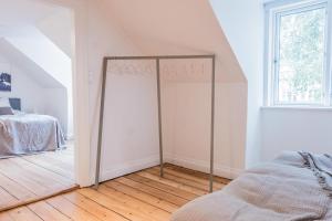 Cozy 2-bedroom apartment - 54