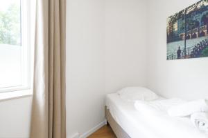 Fantastic modern 3-BR in prime location - 239