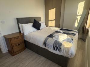 Unit 6 Penthouse Apartment With Harbour & Island Views