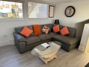 Unit 6 Penthouse Apartment With Harbour & Island Views