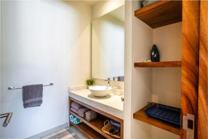 Rooftop Views + Gym + Parking | 2BR in Versalles