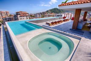 1BR, 2BA Mountain-View Condo at Oceana. Rooftop Pool, Gym in Romantic Zone