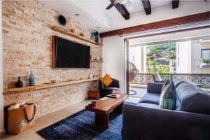 Workspace, Mini-Bar and Rooftop Pool, 2BR Retreat