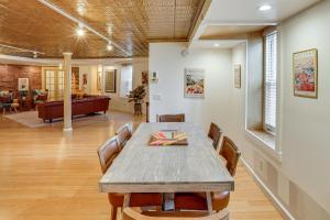 Walk to Athens Riverfront Park! Modern-Retro Apt