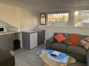 Unit 6 Penthouse Apartment With Harbour & Island Views