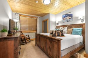 Walk to Ski Slopes Trails Cozy 2-Bedroom Recently Renovated Condo with Pool Hot Tub BBQ and AC BBL-351B by KBM Resorts