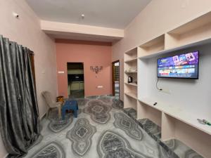 Tej Home Stays & Guest House