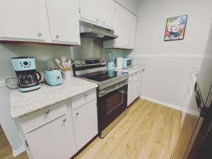 White Sand Getaway steps from Beach