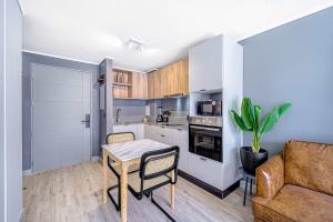 Nomad Stay Chic apartment Pool Wifi near La Moneda