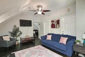 Cute and Spacious Wrigleyville Apt - Private Deck