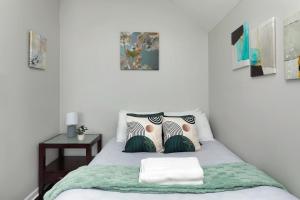 Cute and Spacious Wrigleyville Apt - Private Deck