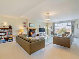 5 Bed in Windermere 93302