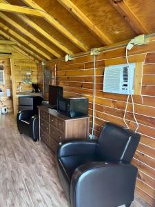 Cherohala Base, Near Trails & Downtown Tellico