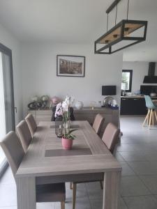 Modern house, comfort and decor 5 people