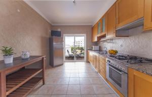 B41 - Windmill Modern with Pool