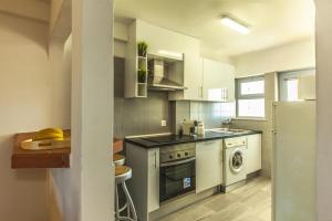 B20 - Sun and Pool Apartment