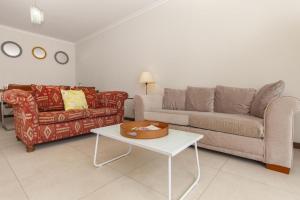 B04 - Luxury 2 Bed with Top Terrace Pool
