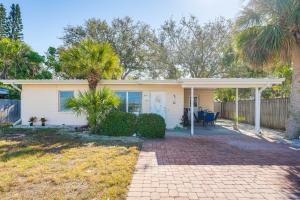 Walk to Sand and Sun! Breezy Indian Rocks Beach Home