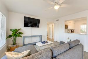 Walk to Sand and Sun! Breezy Indian Rocks Beach Home