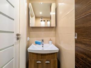 Drukarska Serenity Apartment by BookingHost