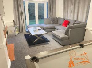 Easystays Baby Mansion Can Sleep 18