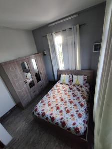 3 Bedroom Apartment with pool & 10 Mins from Beach