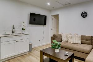 10 Mi to Riverside! Apt Near RUHS Medical Center