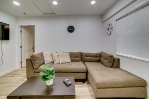 10 Mi to Riverside! Apt Near RUHS Medical Center