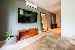 Tulum 2BR Retreat Rooftop Pool Gym Movie Theatre