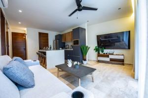 Stylish 1BD Retreat with Swim-Up Pool